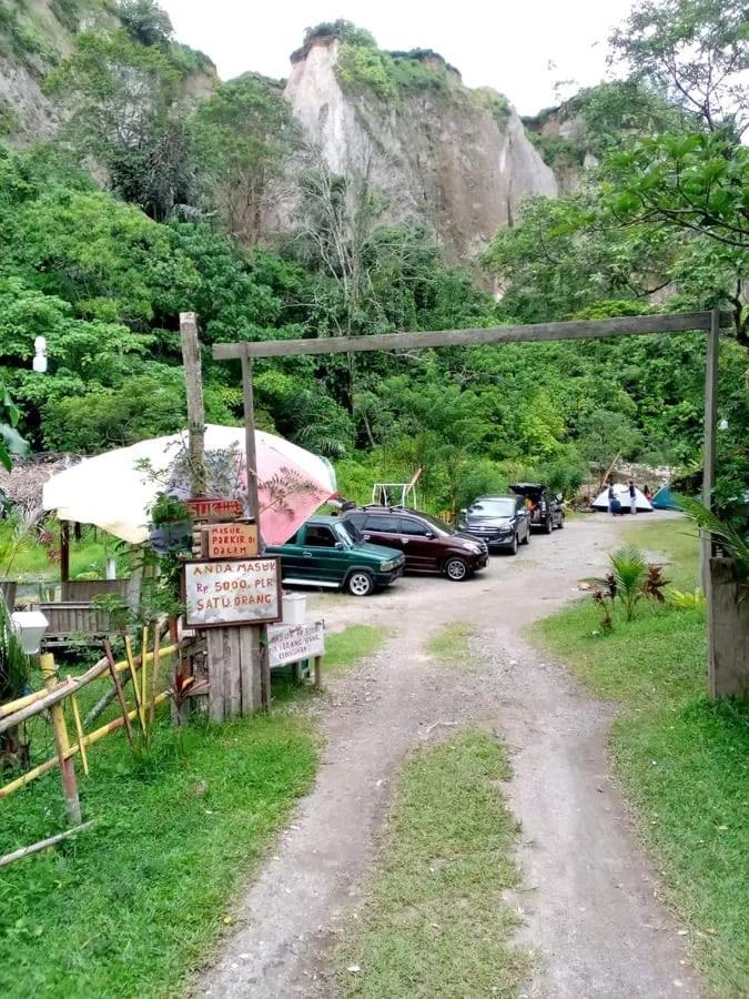Tapian Ratu Camp Real Bukittinggi Extérieur photo