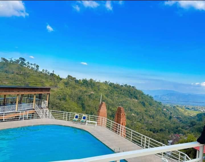 Tapian Ratu Camp Real Bukittinggi Extérieur photo